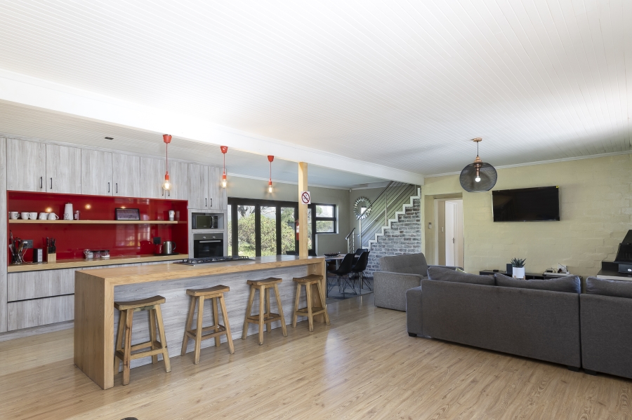 4 Bedroom Property for Sale in Sir Lowrys Pass Village Western Cape